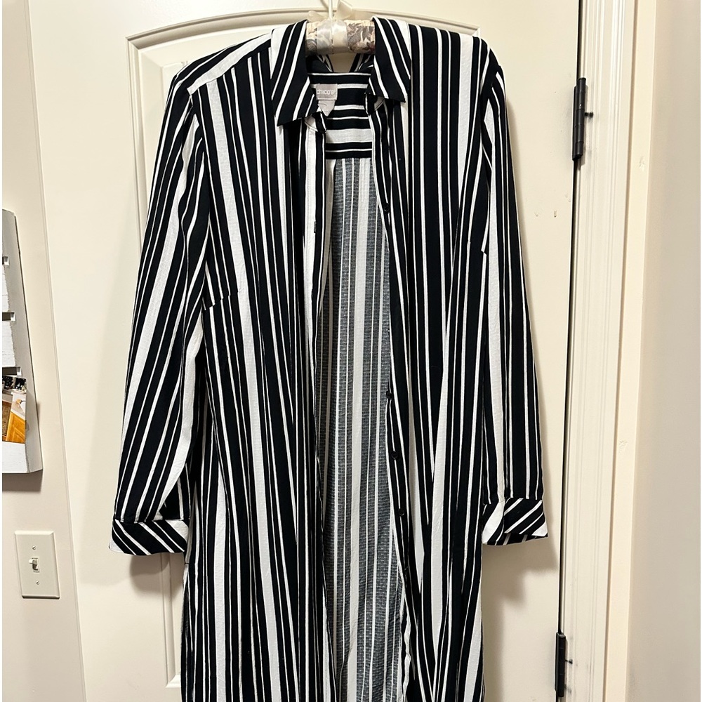 Long jacket shirt. Black and white stripe.